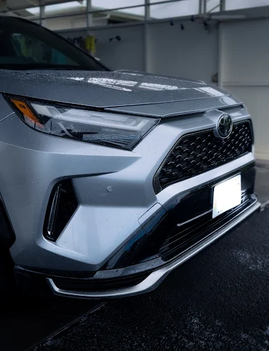 Detailed silver SUV front exterior